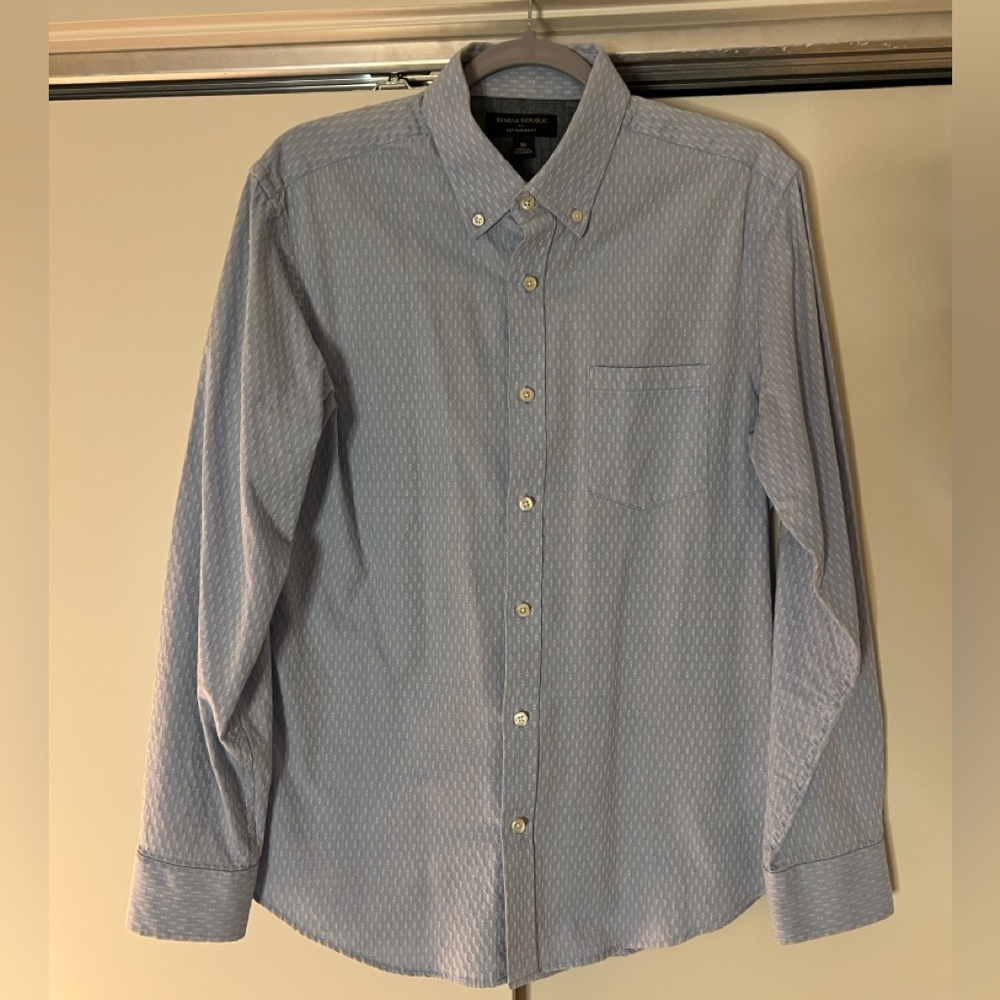 Banana Republic Light Blue Patterned Button Down Shirt